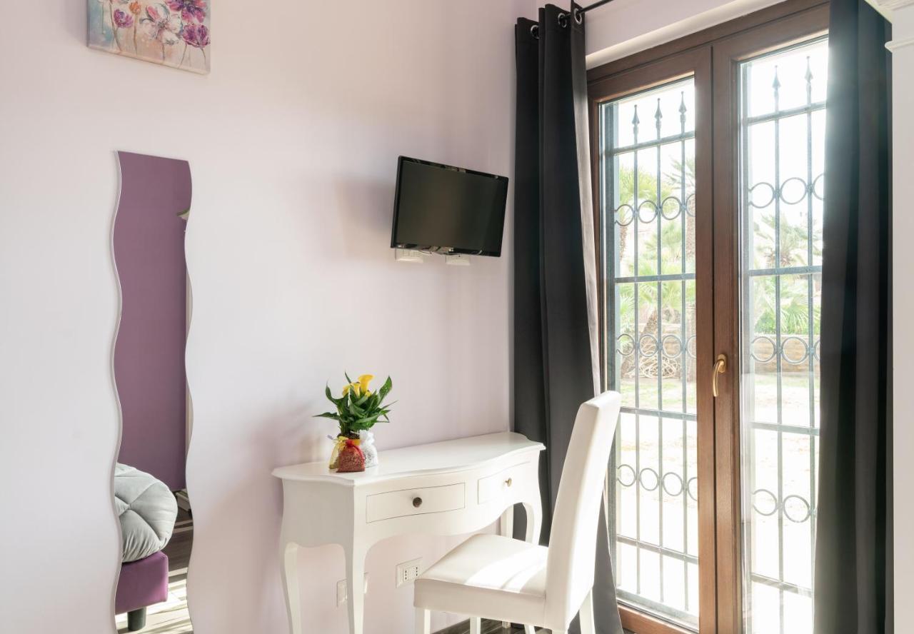 Myricae Rooms Affittacamere No Late Arrival 피우미치노 외부 사진