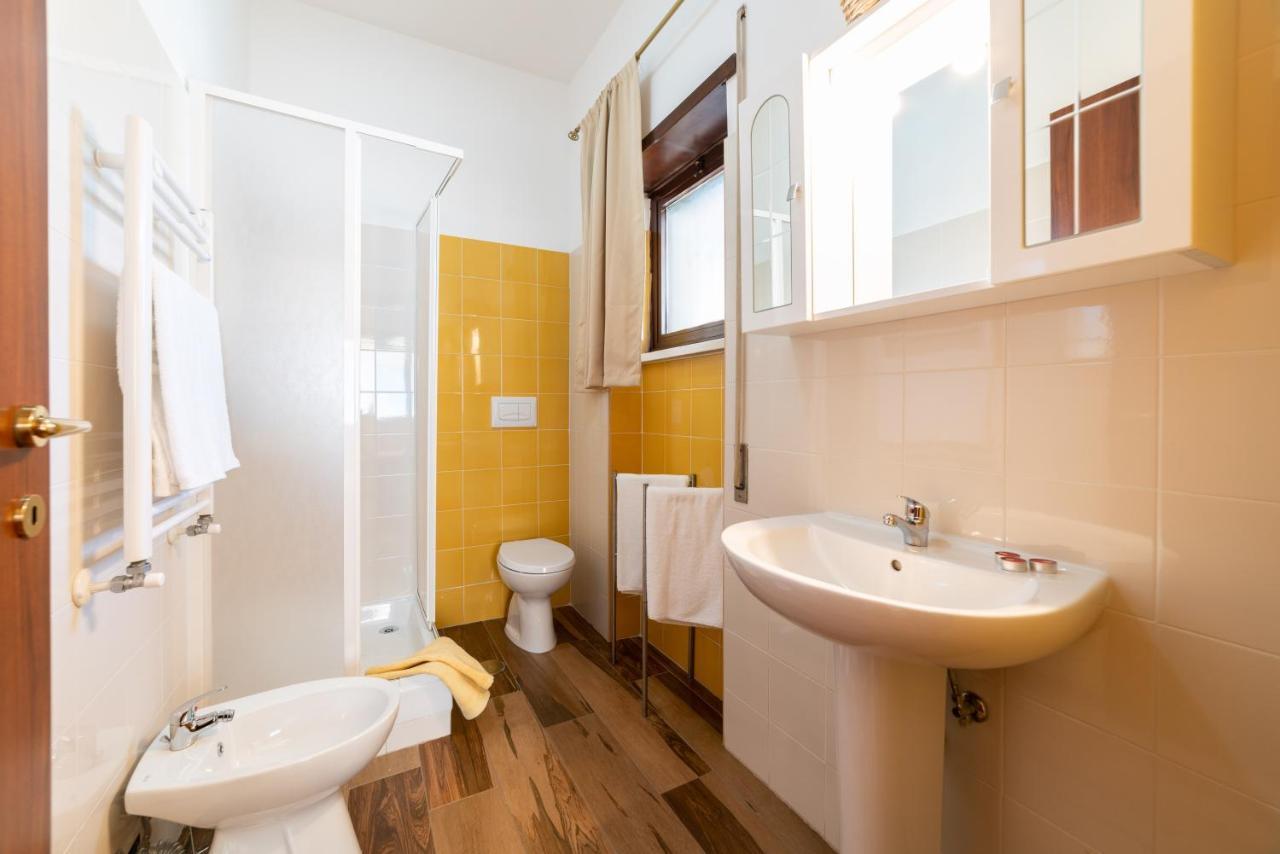 Myricae Rooms Affittacamere No Late Arrival 피우미치노 외부 사진