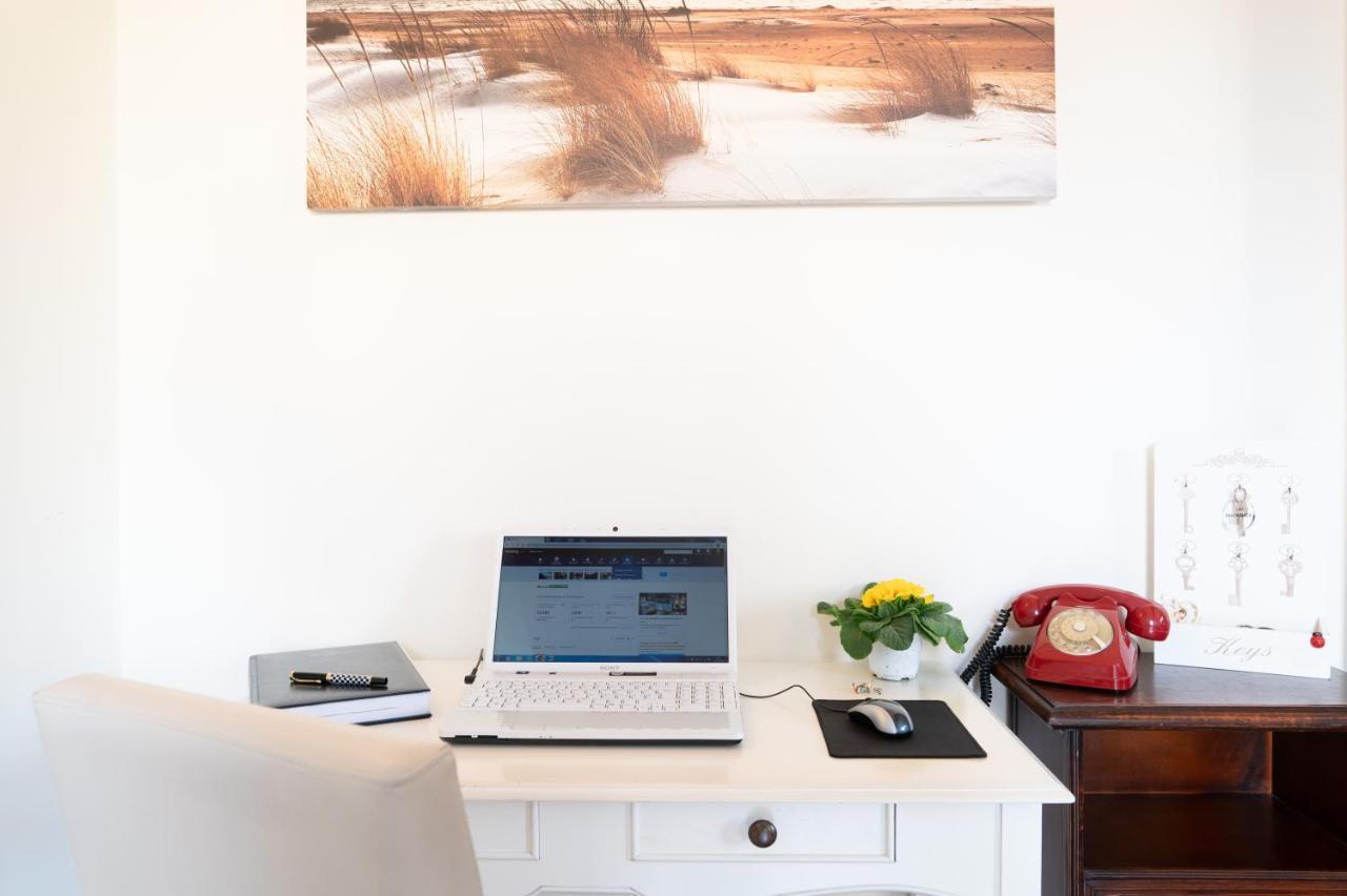 Myricae Rooms Affittacamere No Late Arrival 피우미치노 외부 사진